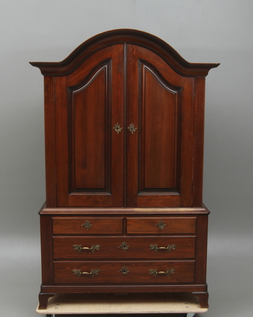 SKÅP, rokokostil, 1900-talets andra hälft.