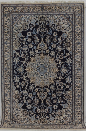 MATTA, Orientalisk, Nain med silkesinslag, 255 x 155 cm.