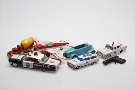 LEKSAKER, 7 delar, bl.a. Japan.