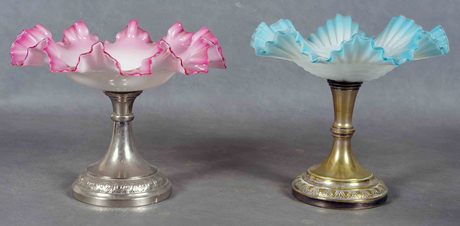 FAT PÅ FOT, 2 stycken, glas, metall, sekelskiftet 18001900.