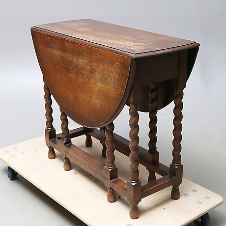BATTLE TABLE, baroque style, Nordiska Kompaniet, early 20th century ...