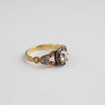 RING, gammalslipad diamant, silver, guld, England.