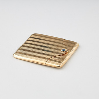 GULDETUI, cabochonslipad safir, 14K guld.