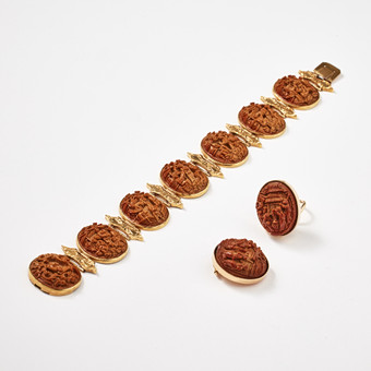 ARMBAND, ÖRHÄNGEN, 1 par, 18 k guld, figurala motiv sku...