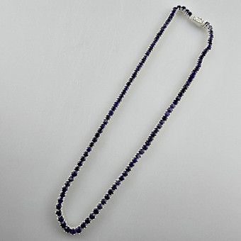 Hopeakaulaketju safiireilla - Sterling hopea 925.