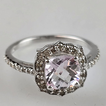 Inel cu piatră morganit și accente de diamante, argint 925.