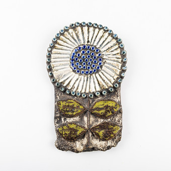 LISA LARSON. Väggrelief, "Solros", glaserat stengods, G...