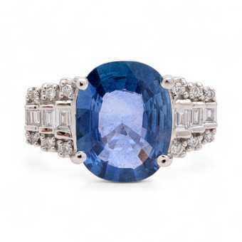 Sortija de zafiro y diamantes.