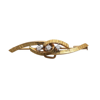 Broche en oro matizado y diamantes.