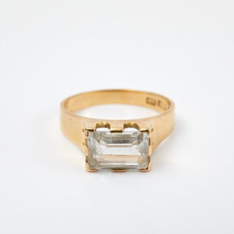 RING, 18 k guld, Smaragdslipad bergskristall, Pettersso...