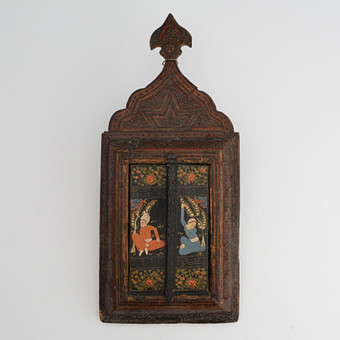 SPEGELSKÅP, Persien, omkring 1900, bemålat trä.