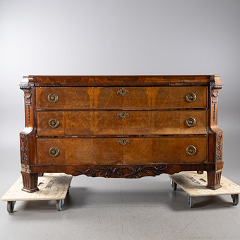 BYRÅ, 3-lådig, troligen Holland, 17/1800-tal.