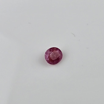 1.78ct розово-красный необработанный рубин из Мозамбика, редкий драгоценный камень.