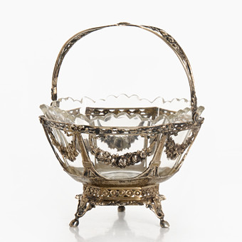 SKÅL, silver, med insats i slipat klarglas, stämplad för Ludwig Neresheimer & Co, Hanau, Tyskland, omkring sekelskiftet 1900.