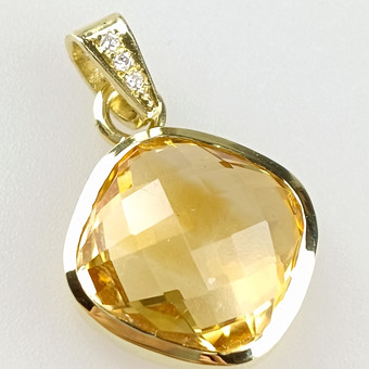 Přívěsek s citrínem - žluté zlato 585, 20 diamantů.