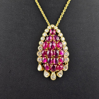 Schitterende grote robijnhanger met diamanten - geelgoud 585.
