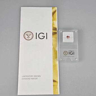 1.05克拉粉色心形钻石，IGI证书。