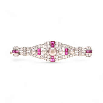 Art Deco brooch with diamonds, rubies and pearls, circa 1925.