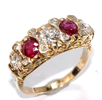 Ring 750 Gold Diamanten und Rubine.