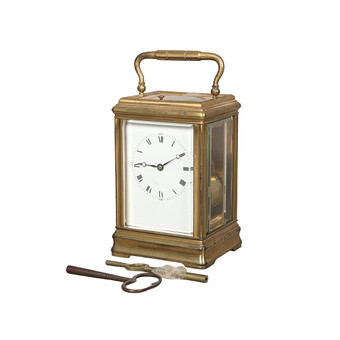 A LATE 19TH / EARLY 20TH CENTURY BRASS CASED CARRIAGE CLOCK.