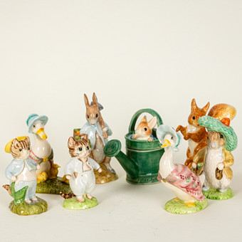 JOHN BESWICK LTD. Ensemble de huit figurines Peter Rabbit d'après Beatrix Potter, Stoke on Trent etc., Angleterre, 2000/2006.