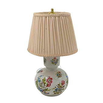 LAMPE DE TABLE EN PORCELAINE, DÉCORÉE DE MOTIFS FLORAUX