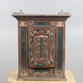 VÄGGSKÅP, allmoge, bemålat trä, 1800-tal.