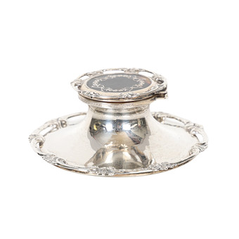 A GEORGE V SILVER AND TORTOISESHELL DESK INKWELL.