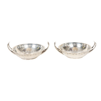 A PAIR OF GEORGE V SILVER BON BON DISHES.