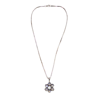 HALSKETTE AUS 925ER SILBER MIT BLUMENFÖRMIGEN ANHÄNGER.