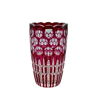 BÖHMISCHE KRISTALLVASE IN RUBINROT.