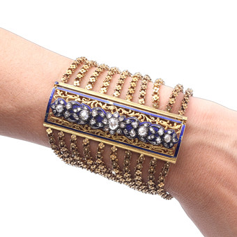 FLORAL bracelet in gold and diamonds, from the second third of the 19th century.