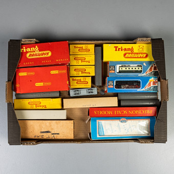 TRAY OF TRIANG TT GAUGE LOCOS AND ROLLING STOCK.