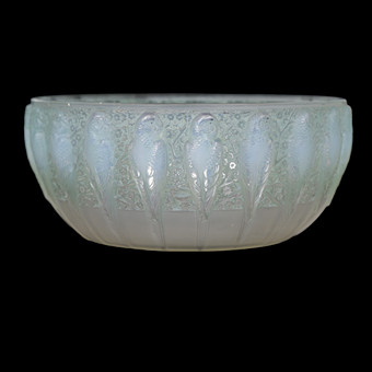 RENE LALIQUE (1860-1945) MODEL 419 ART DECO 1931 PERRUCHES OPALESCENT GLASS BOWL.