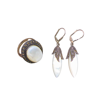 PARURE AVEC NACRE ET MARCASSITES.