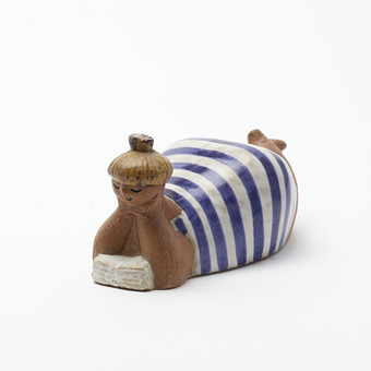 LISA LARSON. Figurin, "Beata", ur serien "ABC-flickorna", Gustavsberg.