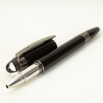 MONTBLANC. Stylo à bille StarWalker.