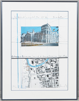 CHRISTO 和 JEANNE-CLAUDE（1935-2020）。'Wrapped Reichstag. Platz der Republik'，彩色胶印石版画，1992年，蓝色粉笔手签。