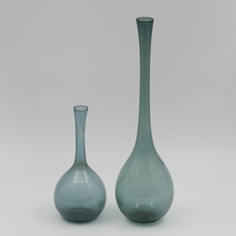 ARTHUR PERCY. (1886-1976) BULBVASER, GULLASKRUF, 1900-TALETS MITT.