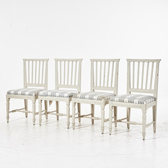 STOLAR, 4 st., gustaviansk stil, 1900-talets första hälft, skuren dekor, vitmålade.