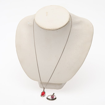 HALSBAND MED EXTRA HÄNGE, silver, Guldvaruhuset Aktiebolag, Stockholm 1964.