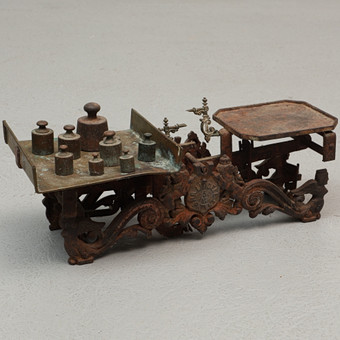 VÅG med vikter, 10 delar, gjutjärn, H.R.Lindell, 5kg Patent, Jönköping, 1900-tal.