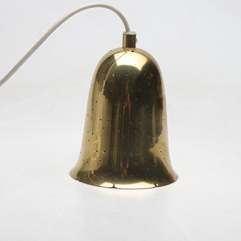 FÖNSTERLAMPA, mässing, perforerad skärm, Boréns, Borås, 1900-talets andra hälft.