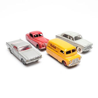MODELLBILAR, 4 st, Dinky Toys samt Corgi Toys.
