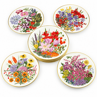 TALLRIKAR, 11 st, The Royal Horticultural Society, “Flowers of the Year – Plate Collection”, Wedgwood, England.