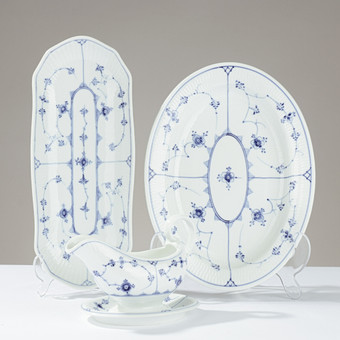ROYAL COPENHAGEN. Musselmalet, riflet, middags service porcelæn. Royal Copenhagen. Danmark. (3).