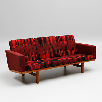 HANS J WEGNER. Soffa, 3-sits, ek, GE-236/3, Getama, Danmark, 1960-tal.