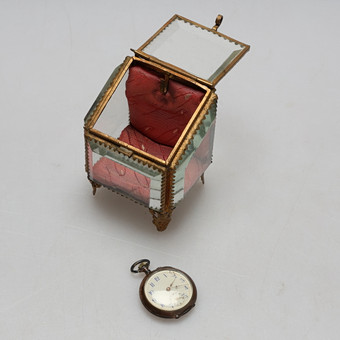 FICKUR i KLOCKSTÄLL, 1900-tal.