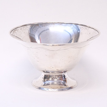 SKÅL PÅ FOT, SILVER.