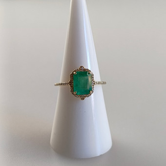 Smaragd- / Diamant-Ring - Gelbgold 585/000 (14K), natürlicher Smaragd von ca. 1,63 ct.